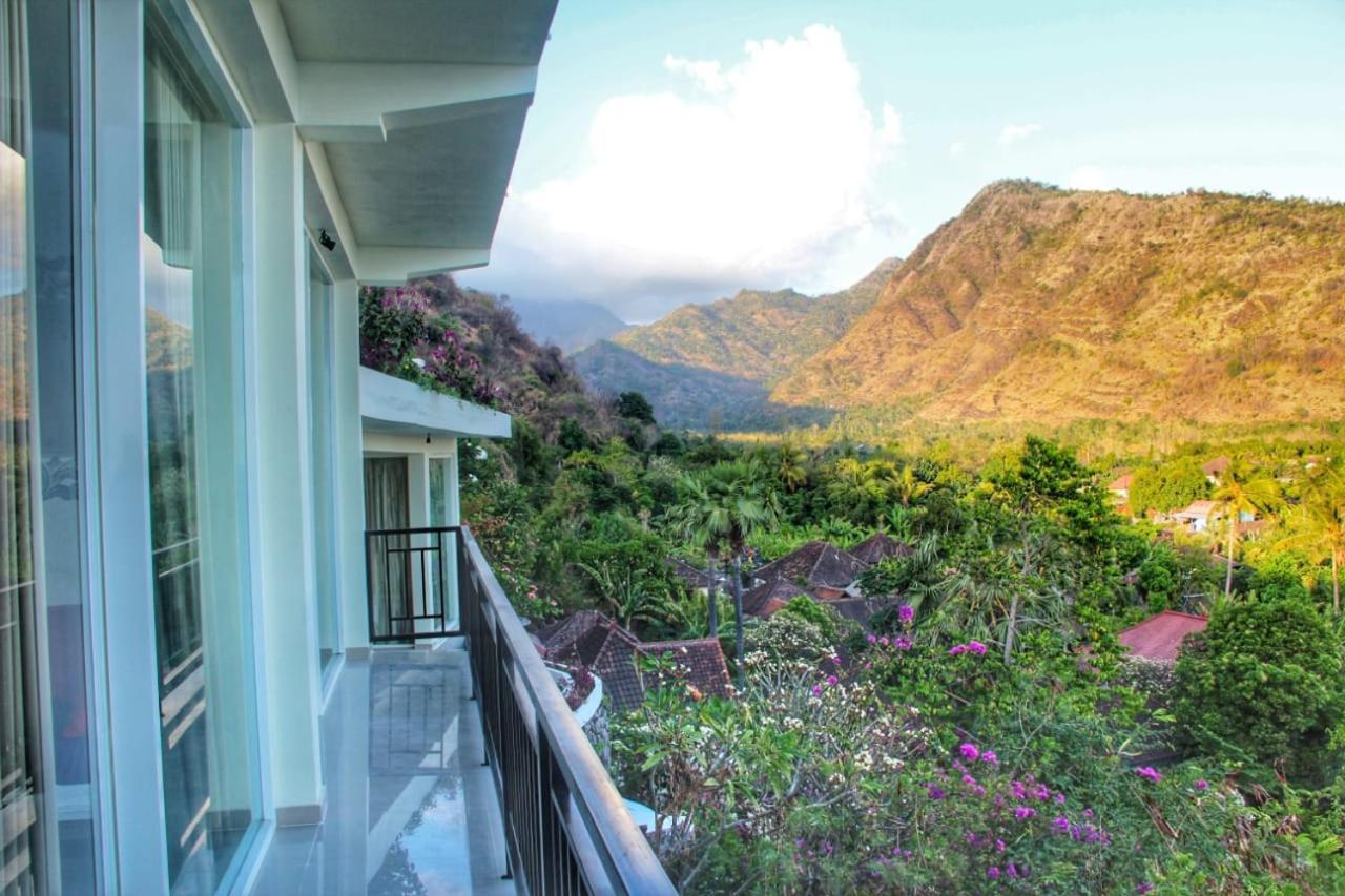 Waenis Sunset View Hotel And Restaurant, Amed, Bali Exterior foto