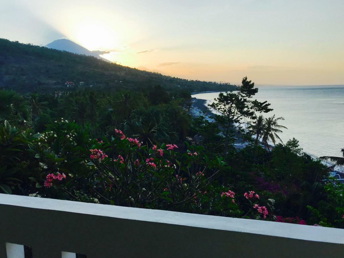 Waenis Sunset View Hotel And Restaurant, Amed, Bali Exterior foto