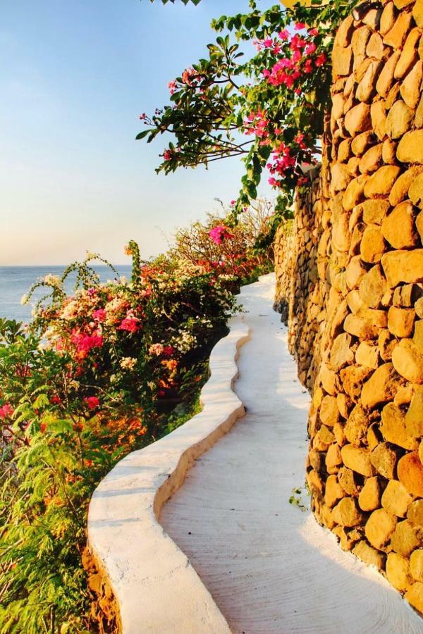 Waenis Sunset View Hotel And Restaurant, Amed, Bali Exterior foto