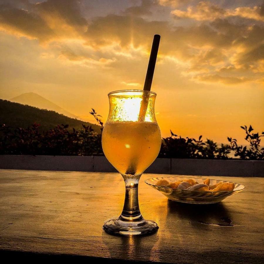 Waenis Sunset View Hotel And Restaurant, Amed, Bali Exterior foto