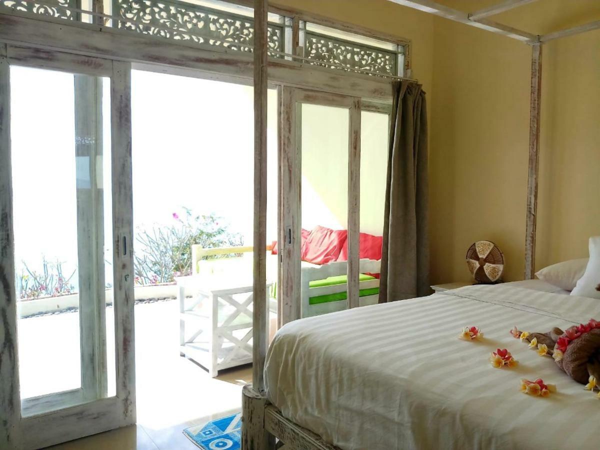 Waenis Sunset View Hotel And Restaurant, Amed, Bali Exterior foto